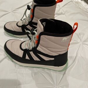 Sorel winter boots size 6